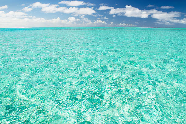 Pantai Bora Bora Terkenal Dengan Air Berwarna Biru Jernih